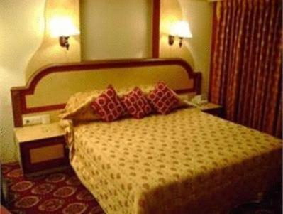 The Checkers Hotel Ченнаї Екстер'єр фото