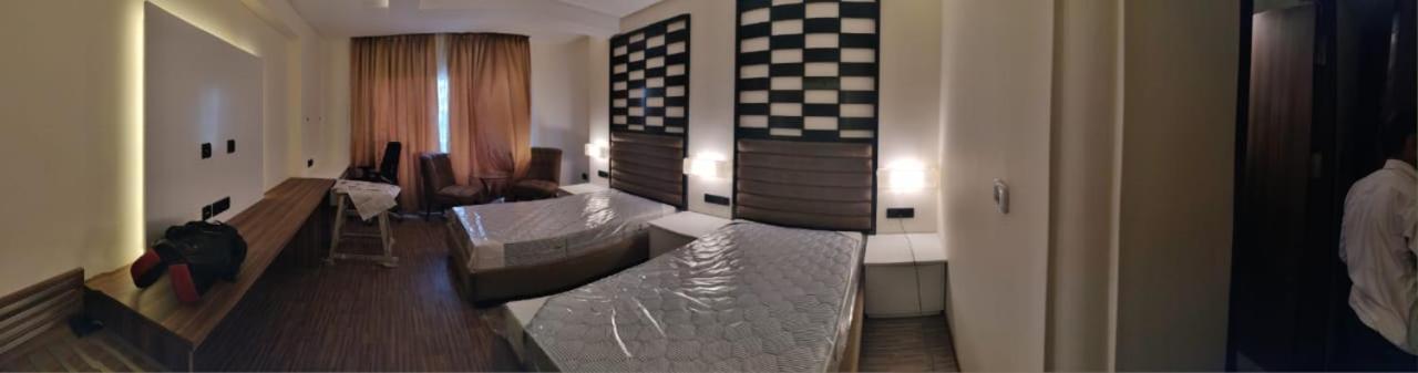 The Checkers Hotel Ченнаї Екстер'єр фото